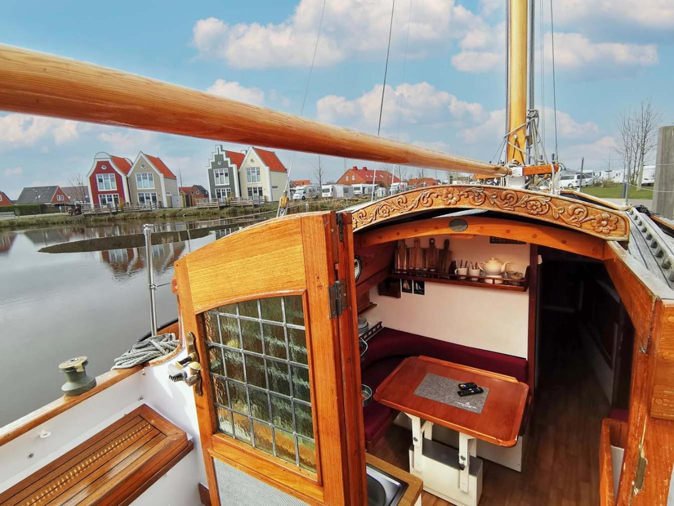 Plattbodenschiff Pandion Hotel Neuharlingersiel Exterior foto